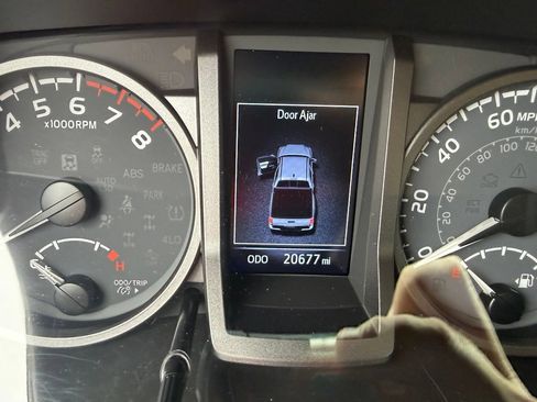 Used 2023 Toyota Tacoma TRD Off-Road w/ Technology Package AWD/4WD image 10