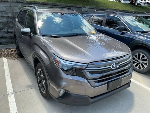 Certified 2025 Subaru Forester Premium w/ Convenience Package #1 AWD/4WD image 4