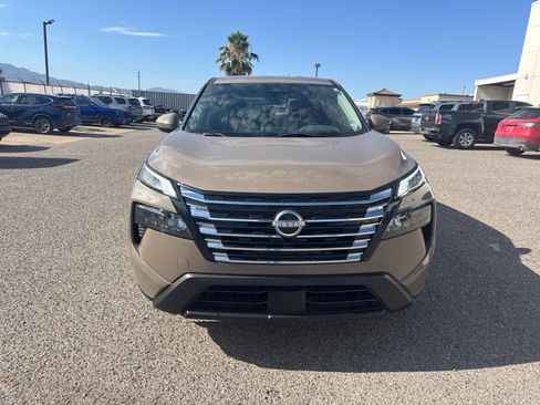 Used 2024 Nissan Rogue SV FWD image 8