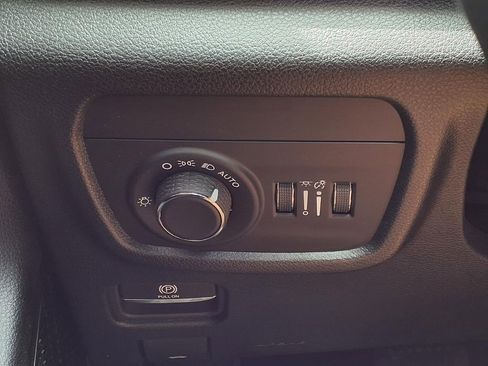 Used 2025 Jeep Grand Cherokee Laredo X RWD image 16