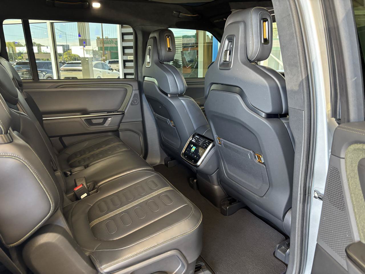 Used 2025 Rivian R1S Adventure Dual AWD/4WD image 20