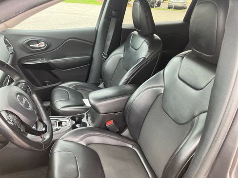 Used 2020 Jeep Cherokee Latitude Plus AWD/4WD image 11