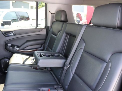 Used 2019 GMC Yukon XL SLT w/ Open Road Package AWD/4WD image 28