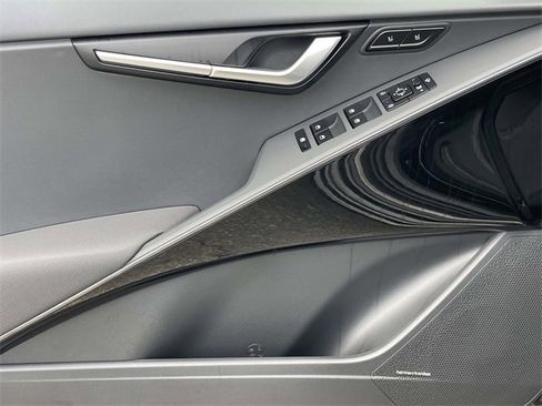 New 2025 Kia Niro SX image 23
