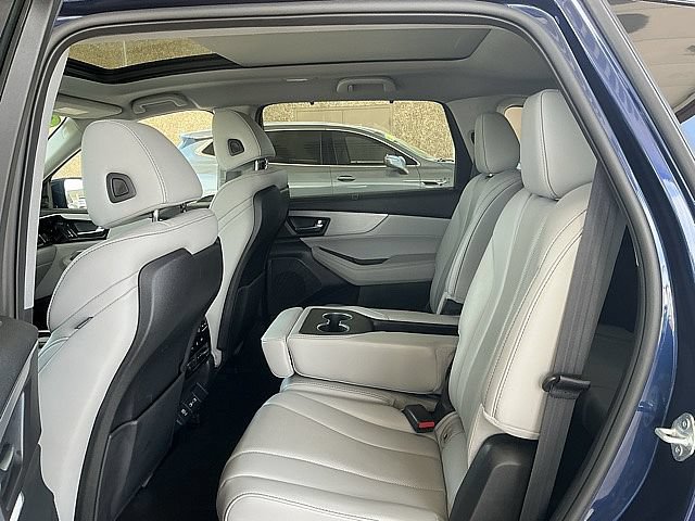 Used 2023 Acura MDX w/ Technology Package FWD image 13