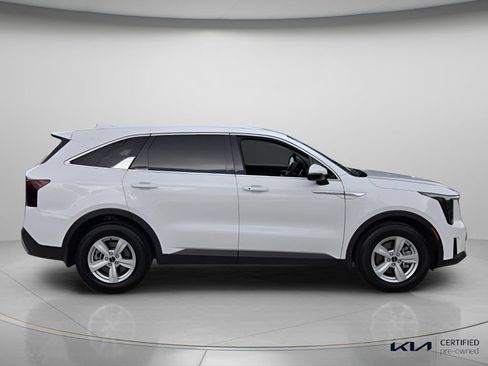 Certified 2026 Kia Sorento LX FWD image 4