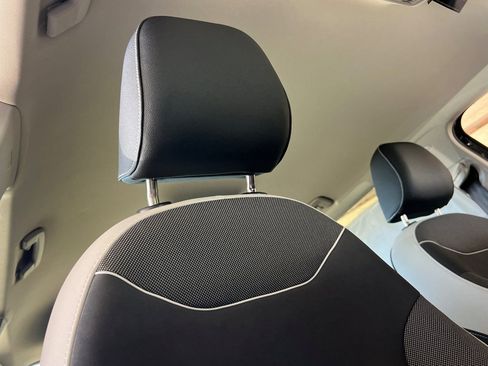 New 2026 Volkswagen Taos SE FWD image 17