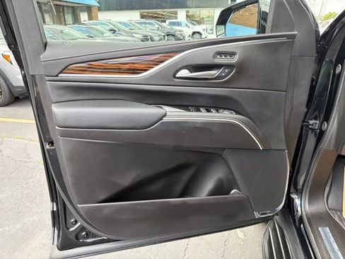 Certified 2024 Cadillac Escalade ESV Premium Luxury AWD/4WD image 11