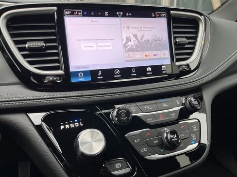 New 2026 Chrysler Pacifica Select image 29