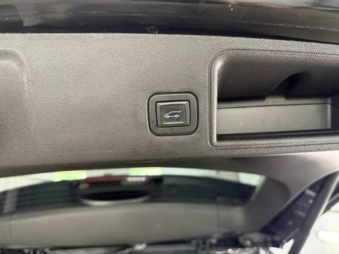 Used 2018 GMC Terrain SLE w/ Driver Convenience Package AWD/4WD image 10