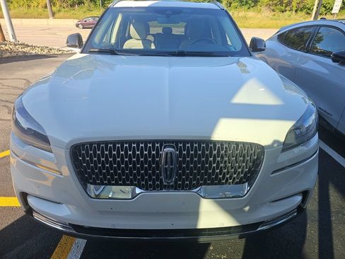 Used 2020 Lincoln Aviator Reserve w/ Equipment Group 201A AWD/4WD image 2