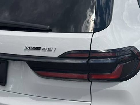 Used 2024 BMW X7 xDrive40i w/ M Sport Package AWD/4WD image 38