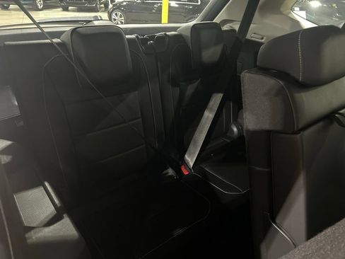 Used 2021 Volkswagen Tiguan SE FWD image 19
