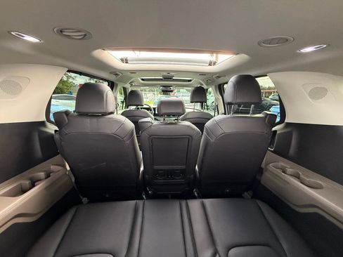 Used 2025 Kia Carnival SX FWD image 28