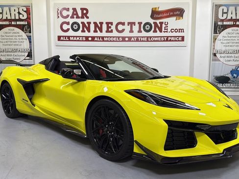 Used 2024 Chevrolet Corvette Z06 w/ Z07 Performance Package RWD image 2