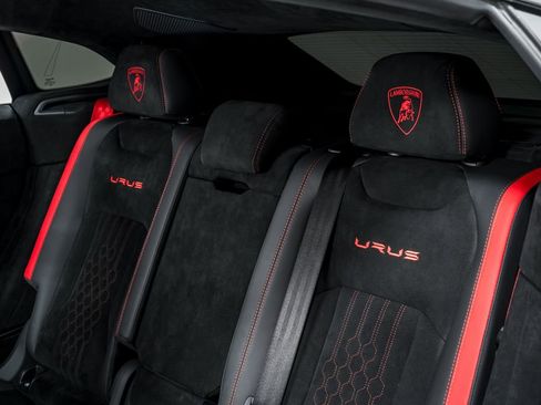 Used 2023 Lamborghini Urus Performante AWD/4WD image 33