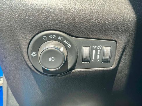 Used 2023 Jeep Compass Latitude w/ Convenience Group AWD/4WD image 13