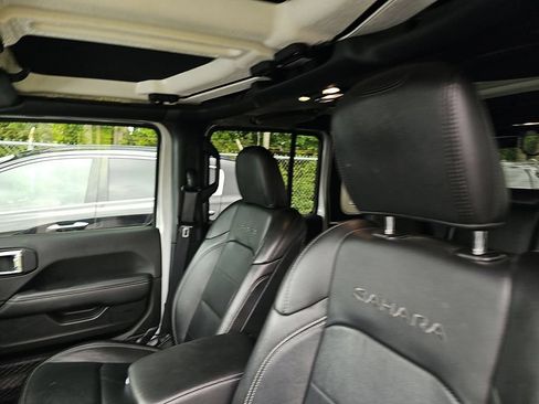 Used 2023 Jeep Wrangler Unlimited Sahara w/ Cold Weather Group AWD/4WD image 8