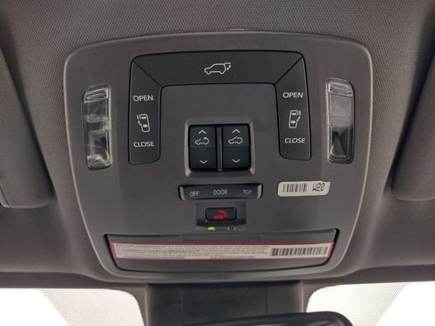 Used 2021 Toyota Sienna XSE AWD/4WD image 31