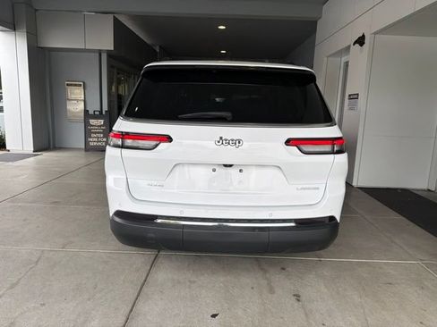 Used 2023 Jeep Grand Cherokee L Laredo AWD/4WD image 2