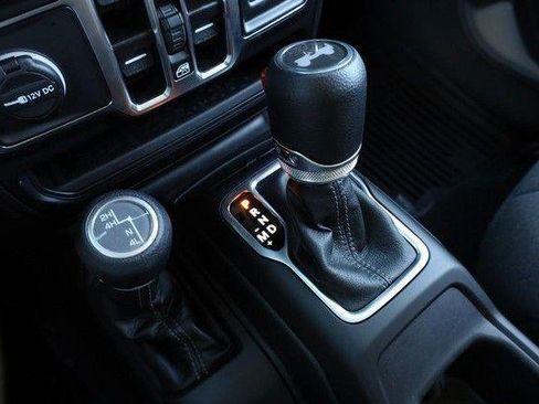Used 2025 Jeep Wrangler Unlimited Sport AWD/4WD image 15