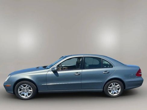 Used 2005 Mercedes-Benz E 320 4MATIC Sedan image 4