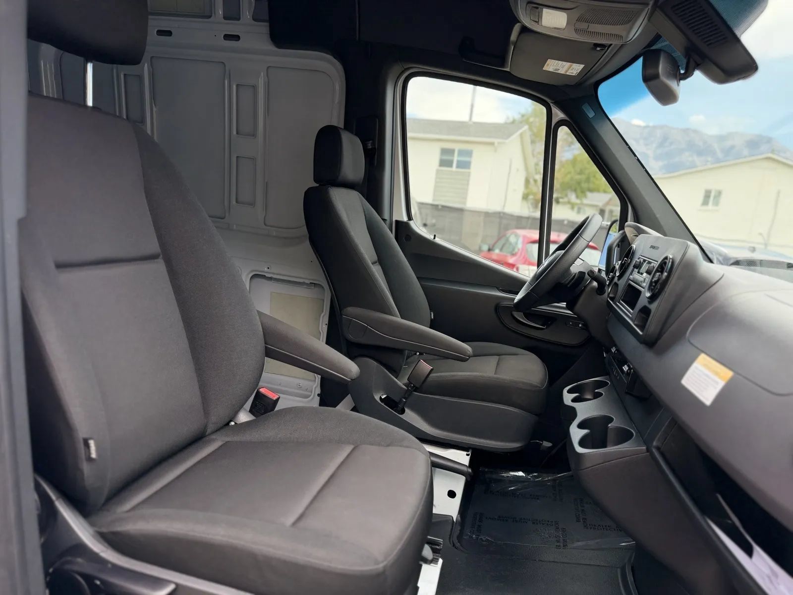 Used 2025 Mercedes-Benz Sprinter 2500 image 16