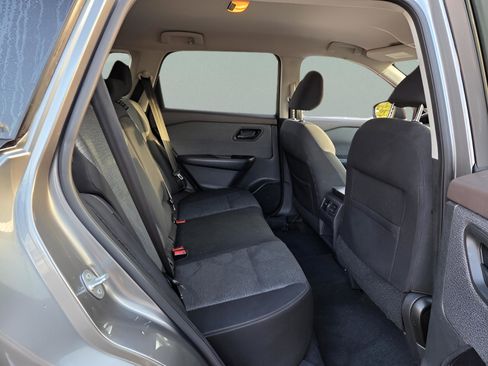 Used 2021 Nissan Rogue S image 17