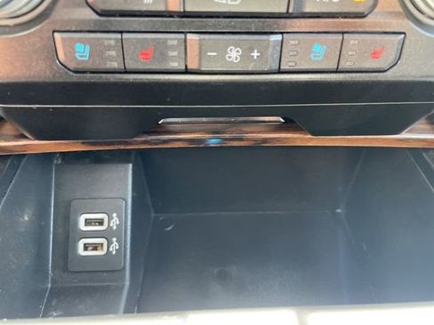 Used 2019 Ford F150 Lariat w/ Equipment Group 502A Luxury AWD/4WD image 31
