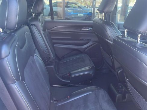Used 2023 Jeep Grand Cherokee L Laredo image 18