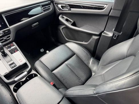 Used 2023 Porsche Macan Turbo image 18