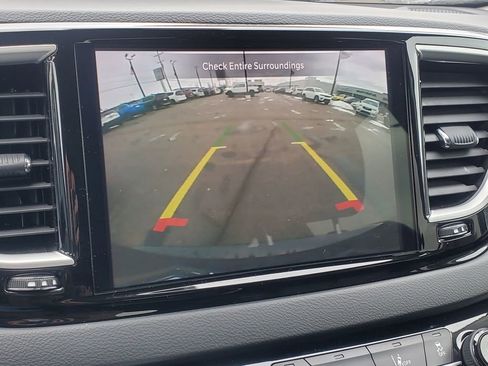 Used 2023 Chrysler Pacifica Touring-L image 26