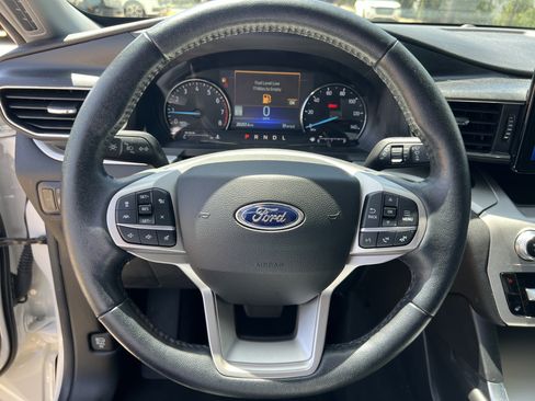 Used 2022 Ford Explorer XLT w/ Equipment Group 202A RWD image 18