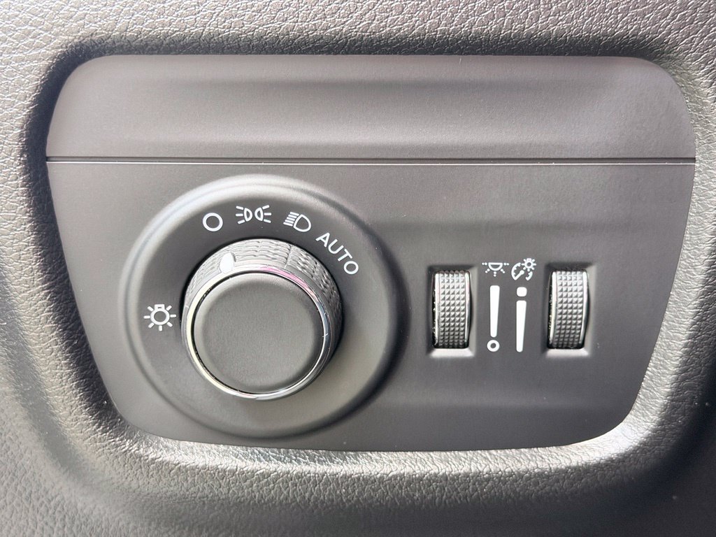Used 2022 Jeep Grand Cherokee Altitude AWD/4WD image 42