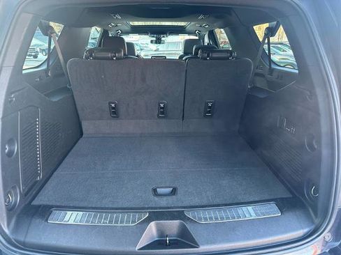 Used 2022 Chevrolet Suburban Z71 w/ Luxury Package image 28