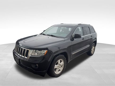 Used 2013 Jeep Grand Cherokee Laredo w/ Laredo E Group image 2