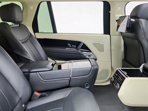 Used 2023 Land Rover Range Rover Long Wheelbase Autobiography image 23