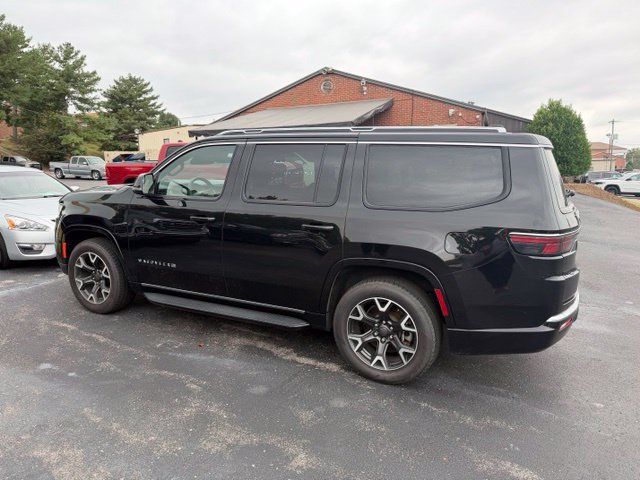 Used 2024 Jeep Wagoneer Series III AWD/4WD image 2