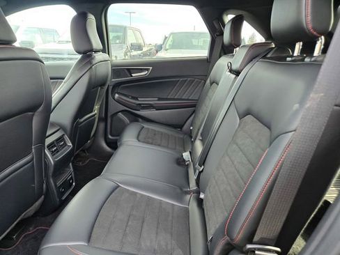 Used 2024 Ford Edge ST-Line w/ Class II Trailer Tow Package AWD/4WD image 28