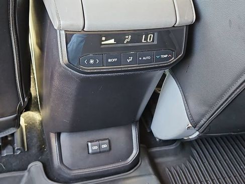 Used 2023 Toyota Highlander LE FWD image 28