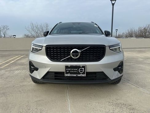 Certified 2025 Volvo XC40 B5 Plus image 2