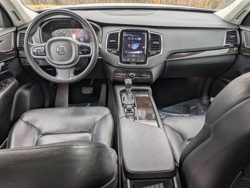 Used 2018 Volvo XC90 T6 Momentum w/ Convenience Package image 23
