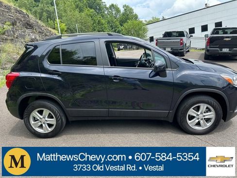 Certified 2022 Chevrolet Trax LT w/ LT Convenience Package image 5