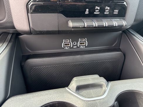 New 2026 RAM 1500 4x4 Crew Cab image 32