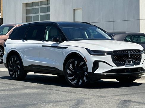 New 2026 Lincoln Nautilus Reserve w/ Jet Appearance Package AWD/4WD image 1