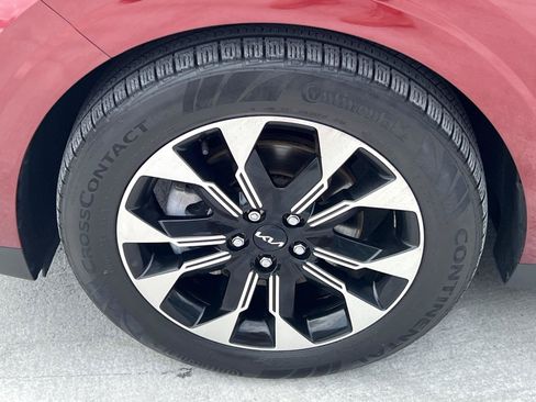 Used 2024 Kia Carnival EX FWD image 12