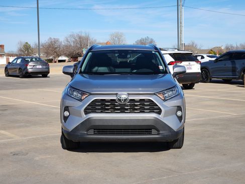 Used 2019 Toyota RAV4 XLE image 6