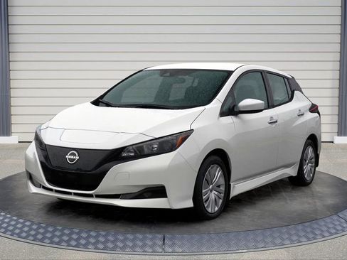 Used 2024 Nissan Leaf S image 3