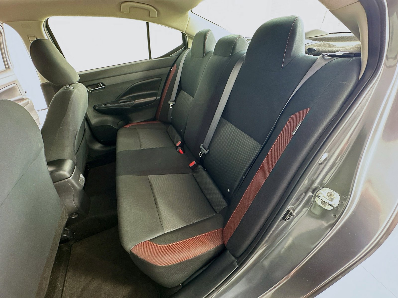 Used 2024 Nissan Versa SR FWD image 27