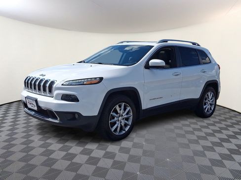 Used 2018 Jeep Cherokee Limited AWD/4WD image 3